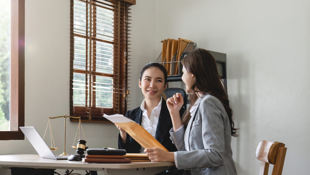 women discussing the risks of bankruptcy