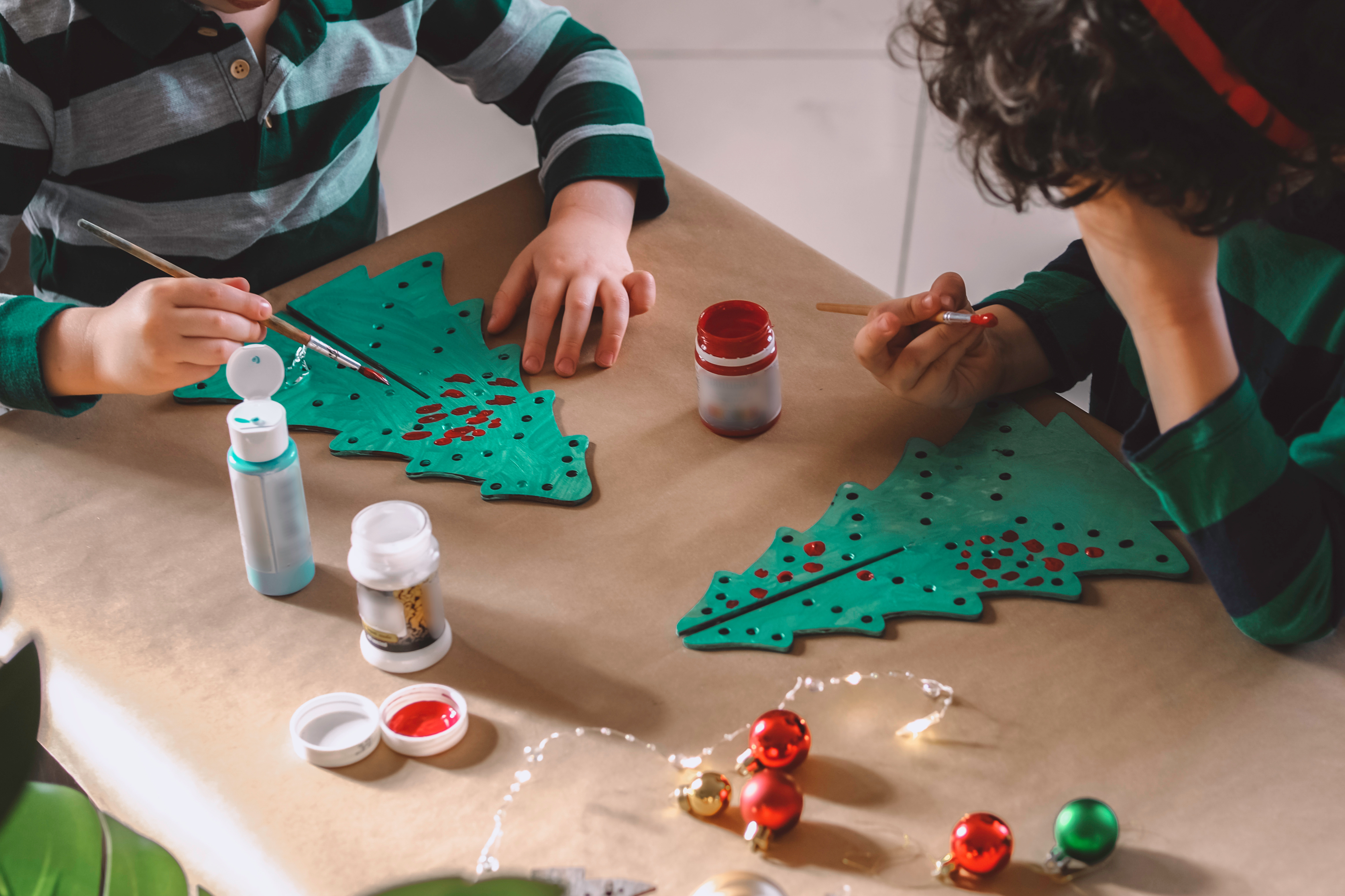 kids painting christmas tree